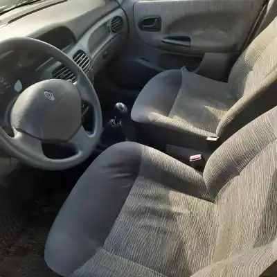 Здавання транспортного засобу renault   року 2001 потужний k4j750