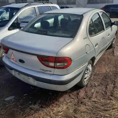 Здавання транспортного засобу renault   року 2001 потужний k4j750