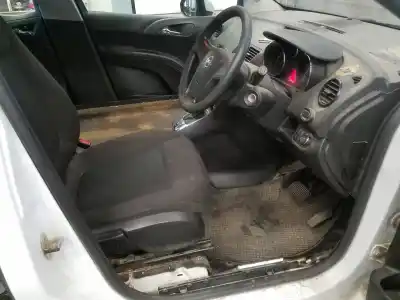 Veicolo di demolizione opel meriva b 1.7 16v cdti dell'anno 2013 alimentato a17dti