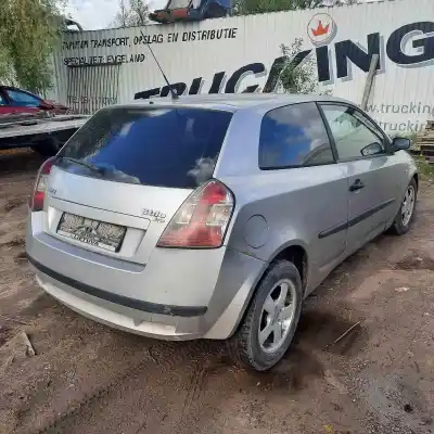 Veicolo di demolizione fiat stilo (192) 1.9 jtd / 1.9 jtd 115 active dell'anno 2002 alimentato 192a1000