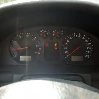 Veículo de Sucata volkswagen passat b5 (3b2) 1.6 do ano 1997 alimentado ahl