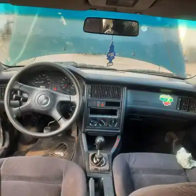 Véhicule à la ferraille audi 80 avant 1.9 tdi de l'année 1993 alimenté 1z