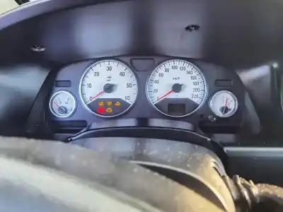 Veículo de Sucata opel zafira a 2.0 dti do ano 2003 alimentado 