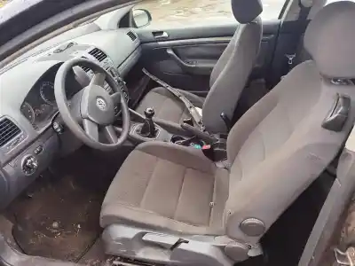 Véhicule à la ferraille volkswagen                                         golf v (1k1)                                                                                                                                                                                                                                               1.6 fsi                                                                                                                                                                                                                                                    de l'année 2003 alimenté bag