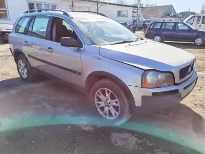 Veículo de Sucata VOLVO XC90 2.4 D Momentum Geartronic (7 Sitze) do ano 2002 alimentado D5244t