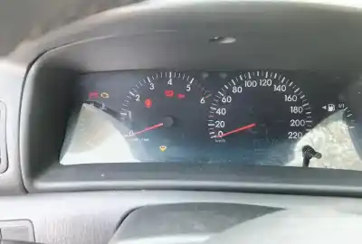 Veicolo di demolizione toyota corolla (e11) 2.0 d-4d linea sol dell'anno 2004 alimentato 1cdftv