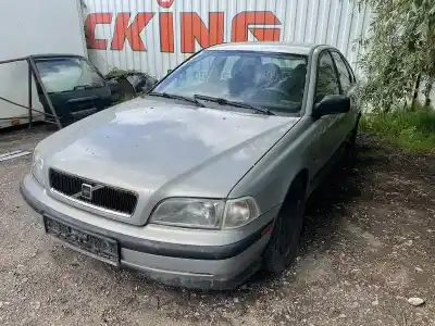Sloopvoertuig volvo s40 i (644) 1.9 td van het jaar 1998 aangedreven d4192t