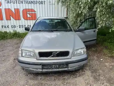 Sloopvoertuig volvo s40 i (644) 1.9 td van het jaar 1998 aangedreven d4192t