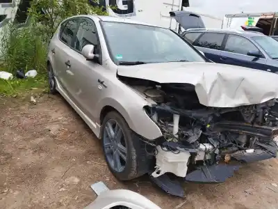 Veicolo di demolizione HYUNDAI I30 1.6 CRDi CAT dell'anno 2012 alimentato R91L, D4FBBZ370501