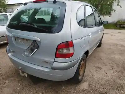Здавання транспортного засобу renault   року 2002 потужний 