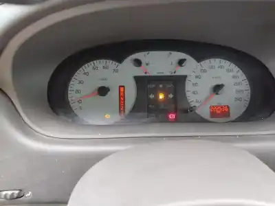Здавання транспортного засобу renault   року 2002 потужний 
