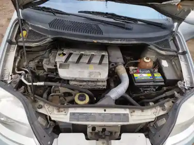 Здавання транспортного засобу renault   року 2002 потужний 