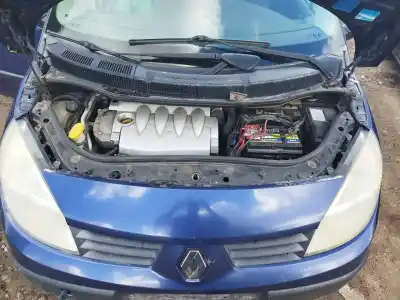 Veículo de Sucata renault scenic ii 1.6 16v do ano 2004 alimentado k4m782