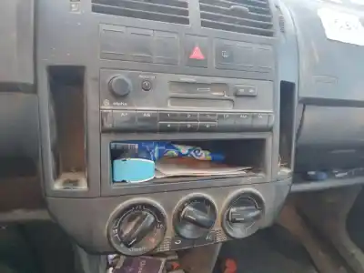 Veículo de Sucata volkswagen polo (9n1) 1.4 16v do ano 2002 alimentado bby