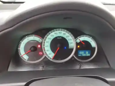 Veículo de Sucata toyota corolla verso (r1) 2.2 d-4d sol do ano 2006 alimentado 2adftv