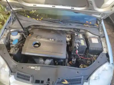 Vehicul casat volkswagen golf v (1k1) 1.4 16v al anului 2004 alimentat bca