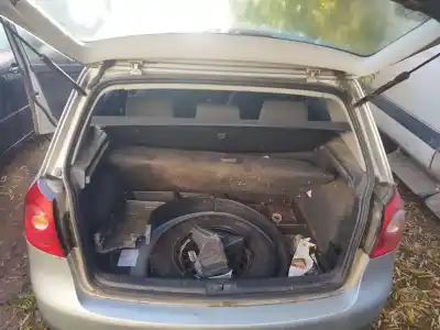 Vehicul casat volkswagen golf v (1k1) 1.4 16v al anului 2004 alimentat bca