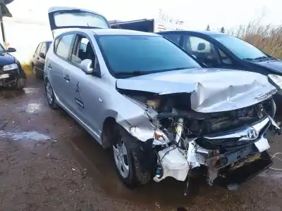 Veicolo di demolizione HYUNDAI I30 1.6 CRDi CAT dell'anno 2012 alimentato D4FB