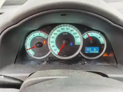 Veículo de Sucata toyota corolla verso (r1) 2.0 d-4d luna do ano 2004 alimentado 