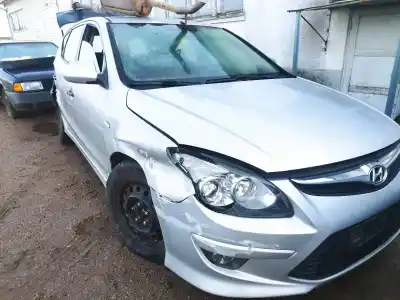 Veicolo di demolizione HYUNDAI I30 1.6 CRDi CAT dell'anno 2011 alimentato D4FB