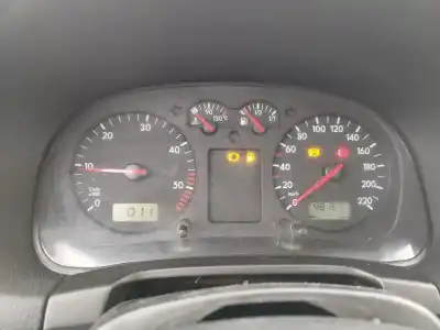 Veículo de Sucata volkswagen golf iv (1j1) 1.9 tdi do ano 2000 alimentado 