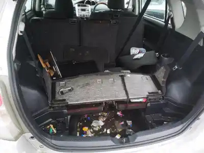 Sloopvoertuig toyota verso 2.0 d-4d cat van het jaar 2011 aangedreven 