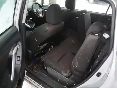 Sloopvoertuig toyota verso 2.0 d-4d cat van het jaar 2011 aangedreven 