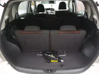 Veicolo di demolizione toyota verso 2.0 d-4d dell'anno 2010 alimentato 