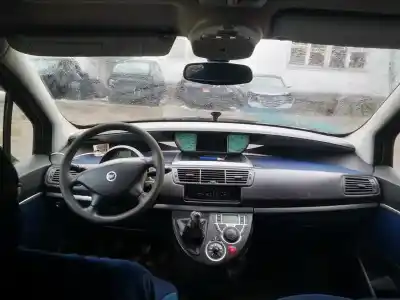 Veículo de Sucata fiat ulysse (179) 2.2 jtd dynamic do ano 2002 alimentado 