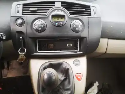 Veículo de Sucata renault scenic ii 1.5 dci diesel do ano 2004 alimentado k9k728