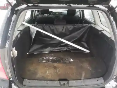 Veículo de Sucata toyota corolla (e12) 2.0 d-4d linea luna berlina do ano 2002 alimentado 