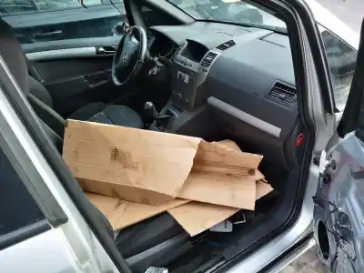 Veículo de Sucata opel zafira b 1.9 cdti do ano 2006 alimentado z19dt
