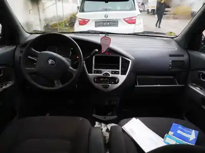 Veículo de Sucata kia carens 2.0 crdi ex monovolumen do ano 2006 alimentado 