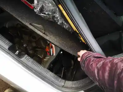 Scrapping Vehicle toyota corolla (e12) 2.0 d-4d sol berlina of the year 2003 powered 