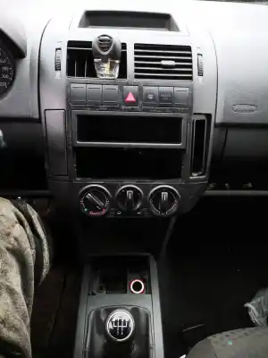 Veicolo di demolizione volkswagen polo (9n1) 1.2 dell'anno 2005 alimentato 