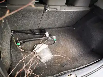 Veículo de Sucata volkswagen golf v (1k1) 2.0 tdi do ano 2004 alimentado azv