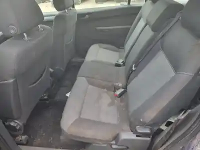 Veículo de Sucata opel zafira b 1.9 cdti do ano 2006 alimentado 