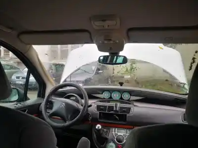 Veículo de Sucata citroen c8 2.2 hdi exclusive do ano 2002 alimentado 