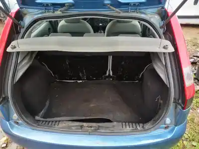 Veicolo di demolizione ford fiesta (cbk) 1.4 16v cat dell'anno 2003 alimentato 