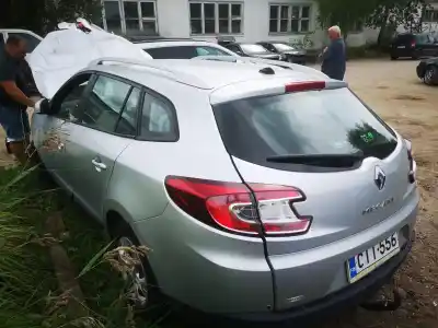 Veículo de Sucata renault megane 1.5 dci k9k j8 do ano 2012 alimentado 