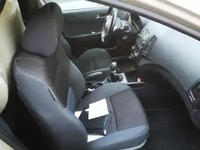 Veicolo di demolizione hyundai i30 1.6 crdi cat dell'anno 2011 alimentato 