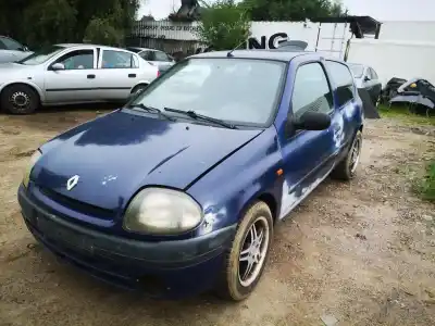Veículo de Sucata renault   do ano 2001 alimentado 