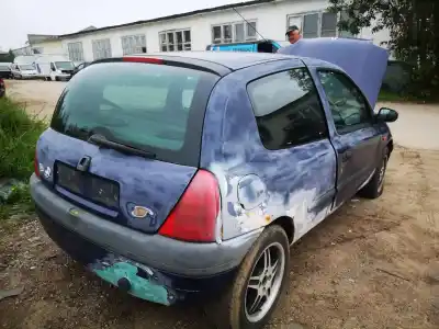 Veículo de Sucata renault   do ano 2001 alimentado 