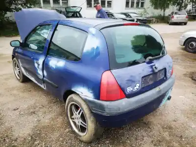 Veículo de Sucata renault   do ano 2001 alimentado 