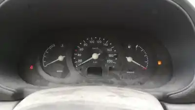 Veículo de Sucata renault   do ano 2001 alimentado 