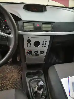 Veicolo di demolizione opel meriva b 1.7 16v cdti dell'anno 2004 alimentato z17dth