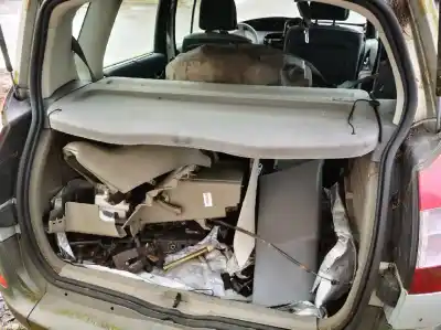 Veicolo di demolizione renault scenic ii 1.9 dci diesel dell'anno 2005 alimentato 