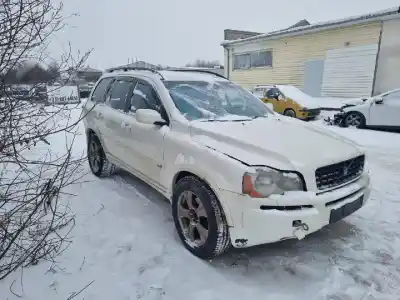 Veículo de Sucata VOLVO XC90 2.4 D Momentum Geartronic (7 Sitze) do ano 2002 alimentado 