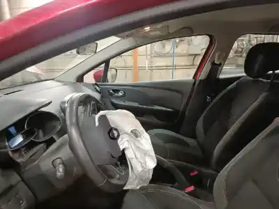 Veículo de Sucata renault   do ano 2016 alimentado 