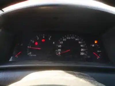 Veicolo di demolizione toyota corolla (e11) 2.0 d-4d linea sol dell'anno 2003 alimentato 